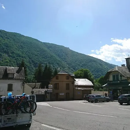 Joli Avec Balcon Donnant Sur La Montagne